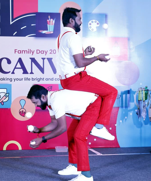 ashok-anand-twin-jugglers-india-asia